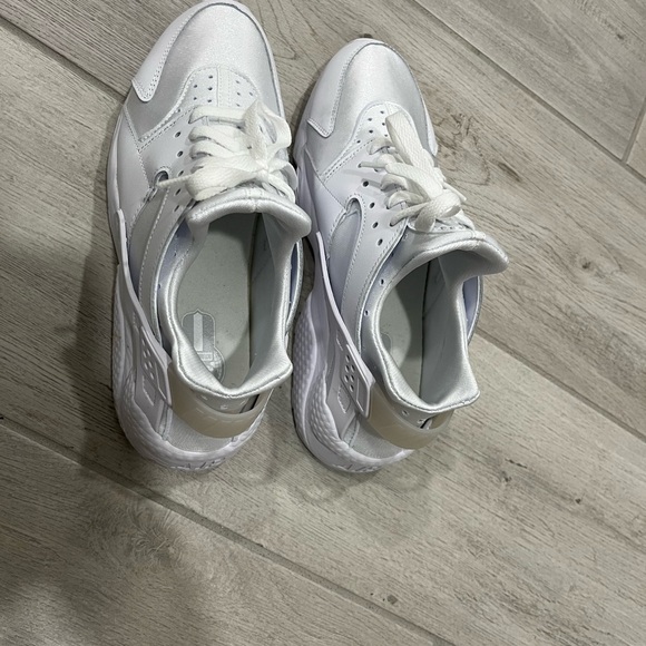 Nike Huarache White size 10 women - Picture 2 of 7